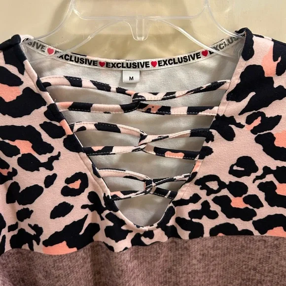 🐆3/$15 Exclusive Cheetah pattern top - Picture 3 of 5
